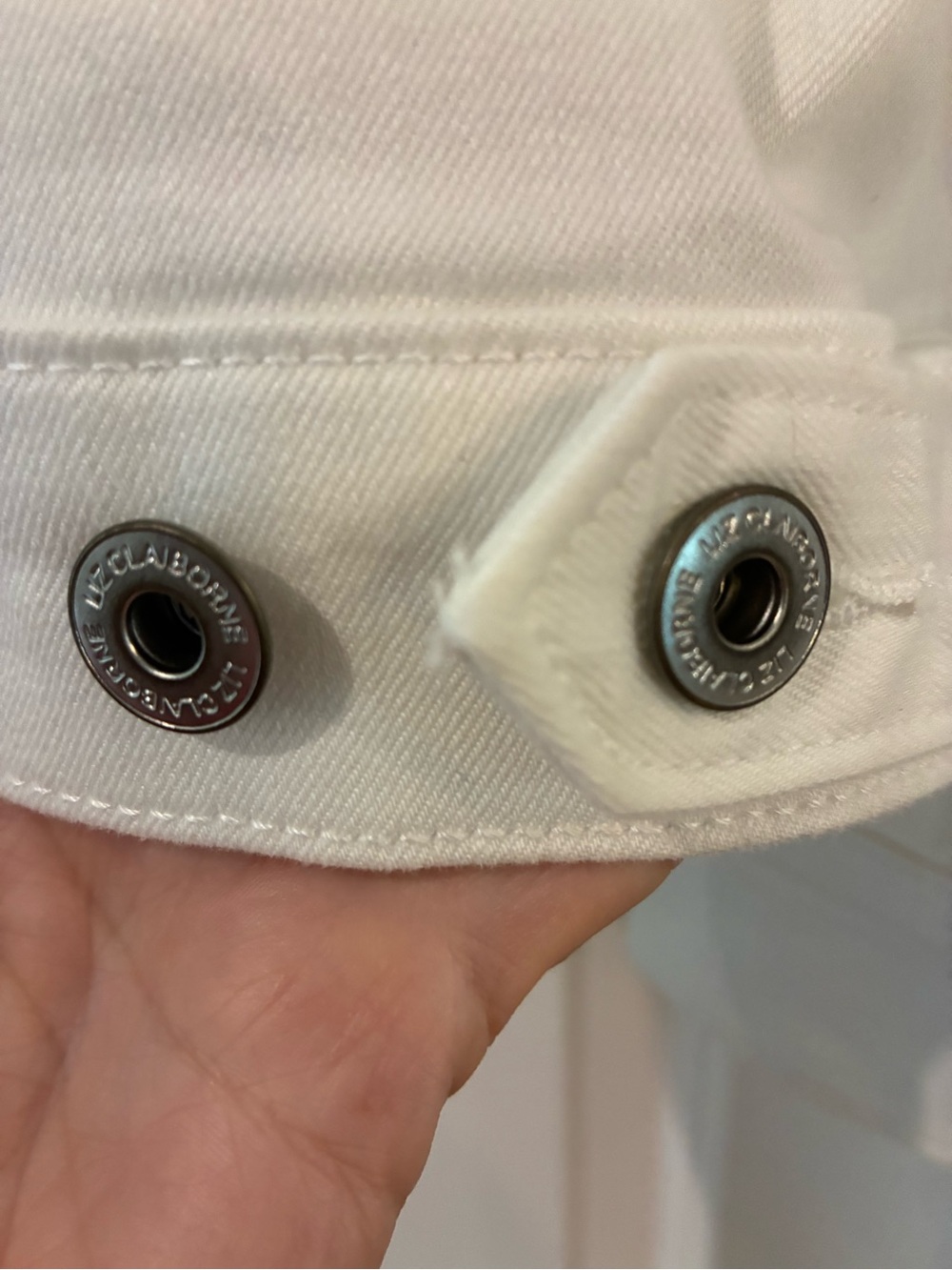 Liz Claiborne White Denim Jacket with Button Front - Picture 3 of 5